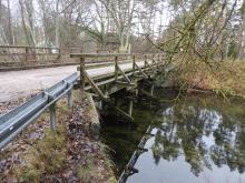 Zamknięty most w miejscowości Uboga
